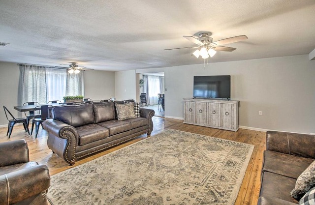 11 Mi to Lake Ouachita Family Cabin with Yard