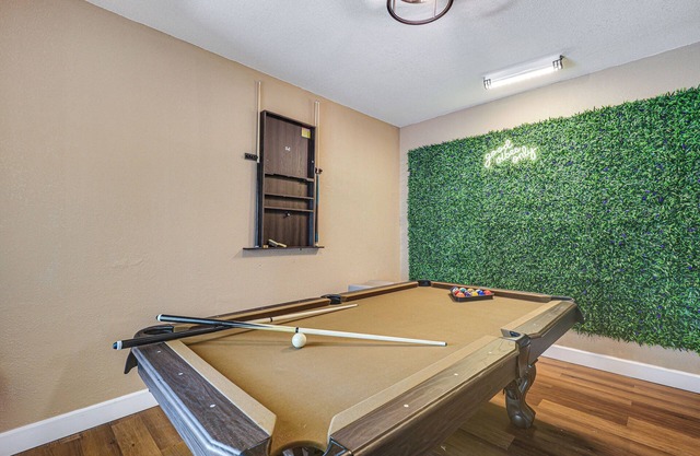 11 Mi to South Beach: Home w/Screened Porch!