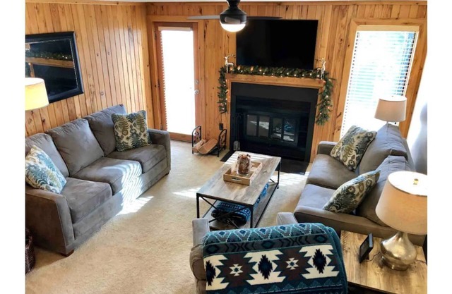 11 Powderidge, Snowshoe, WV - Slopeside Serenity