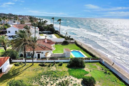 1100 Marbella Beachfront first line