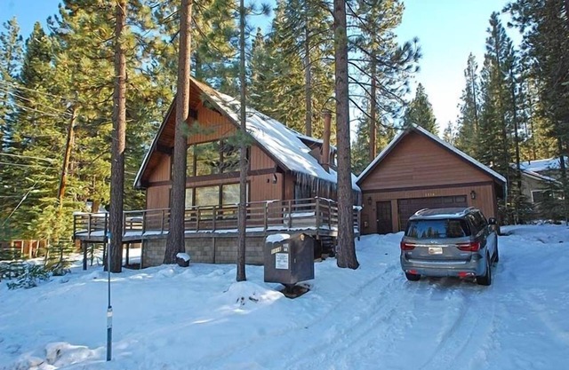 1116 Golden Bear 3 Bedroom Cabin by RedAwning
