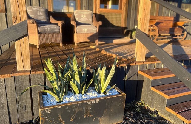 12-ACRES - Cabin Fishing Pond 2 Bedroom Sleeps 4-5