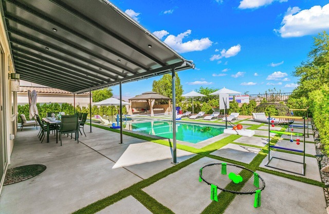 12 Beds,Pool table,Ping Pong,Volleyball+Basketball