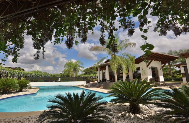 12. Comfortable 1 bedroom apartment with garden