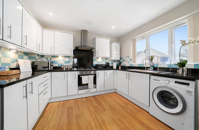 12 - Heathrow Living Serviced Apartments by Ferndale