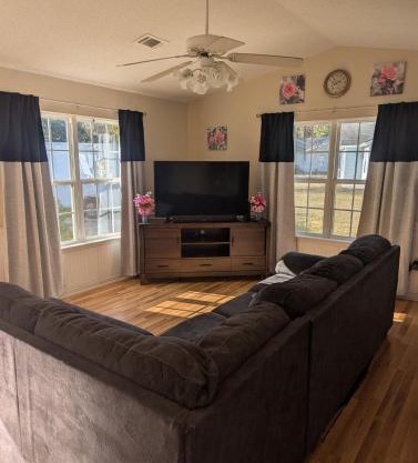 12 mi from Parris Island Cozy home