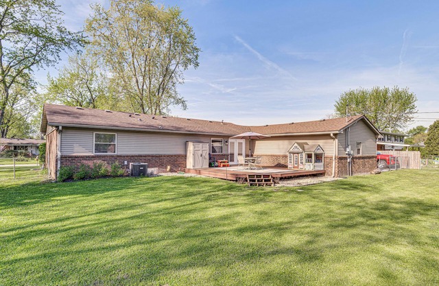 12 Mi to Indianapolis Motor Speedway: Home w/Deck