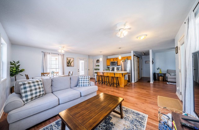 12 min from Blue Ridge! Secluded Cozy Cottage on Acre of Land!