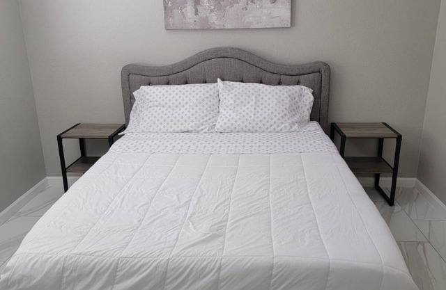 12 minutes away from the strip!