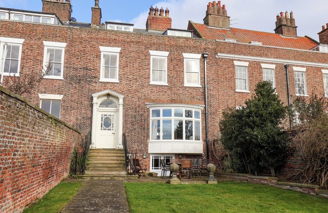 12 ST HILDA'S, pet friendly, country holiday cottage in Whitby