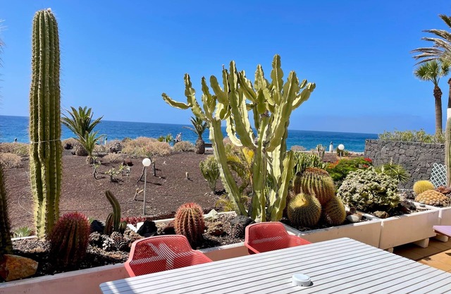 121 Seafront, heated pools, golf