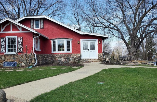 127 Hwy 71 Main House