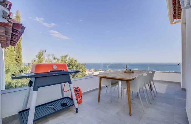 129 - Spacious 3-Level House with Private Pool & Stunning Views, Benalmádena!