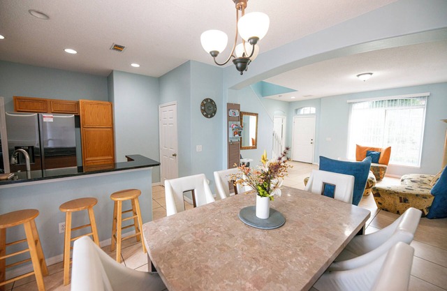 12min from airport/20min from Parks