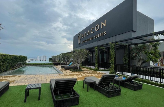 13 Beacon Executive Suites #RoofTopPool #LuxurySuites