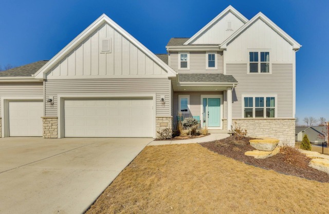 13 Mi to University of Wisconsin: Suburban Home