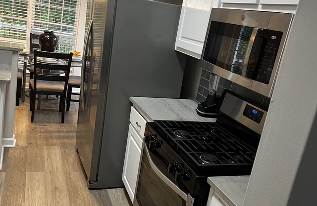 13 mins away from ATL airport and 22 mins away from downtown area and much more