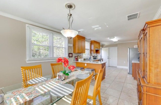 14 Mi to Raleigh Charming Family Home!