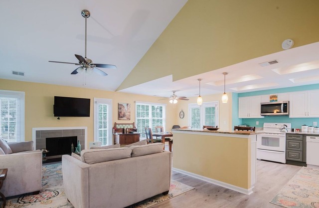 147 Evian - Lagoon & Golf Course View, Pool/Tennis