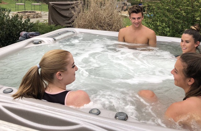 15 bdrm ~40ppl~ 2 houses nXL HotTub, Pool, pond, Volleyball.