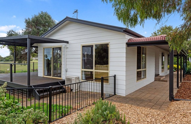 15 Dorset Court, Carrickalinga