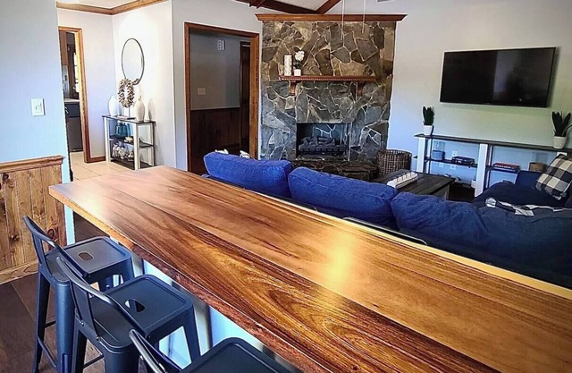 15 Fisher's Paradise on Lake Saluda w Boat Ramp