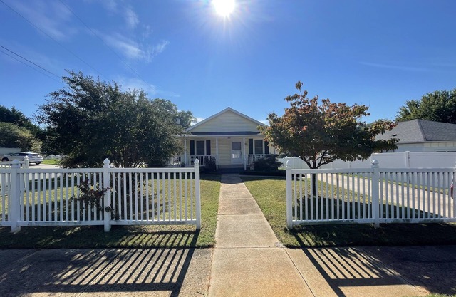 15 Min from CLT Airport! Spacious & Renovated!