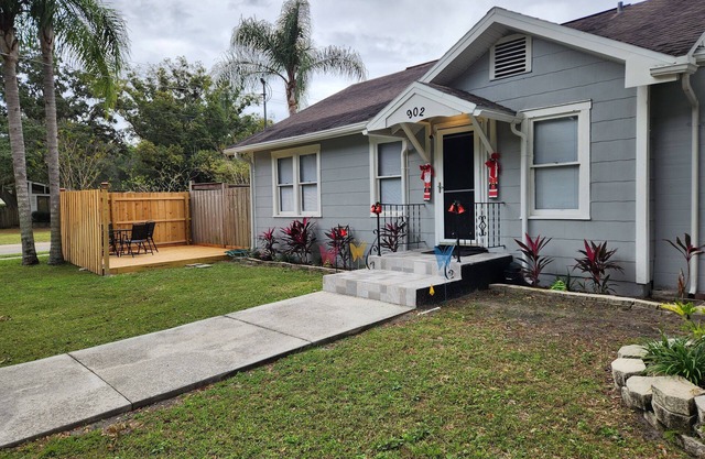 15 Min to Downtown Tampa. All guest must be 25 years old. Only 2 guests