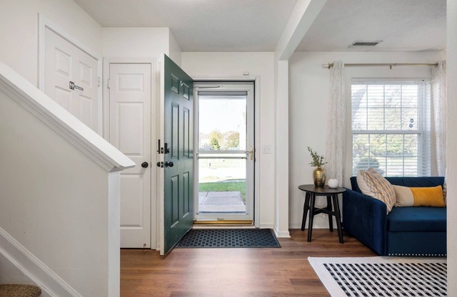 15 min to stadium, Downtown, and more! Indy MTR!