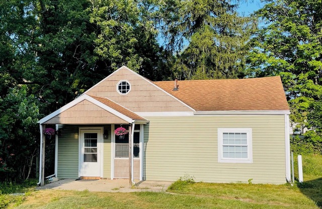 15 Min Walk to Notre Dame! Charming Cottage