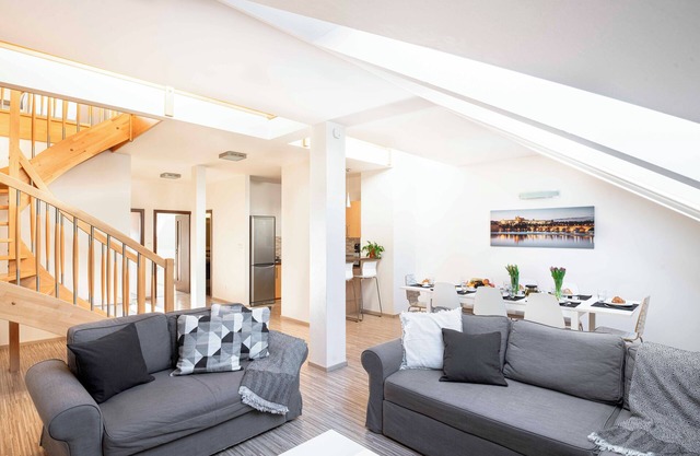 150m² 4BR Duplex Near Metro & Prague Center