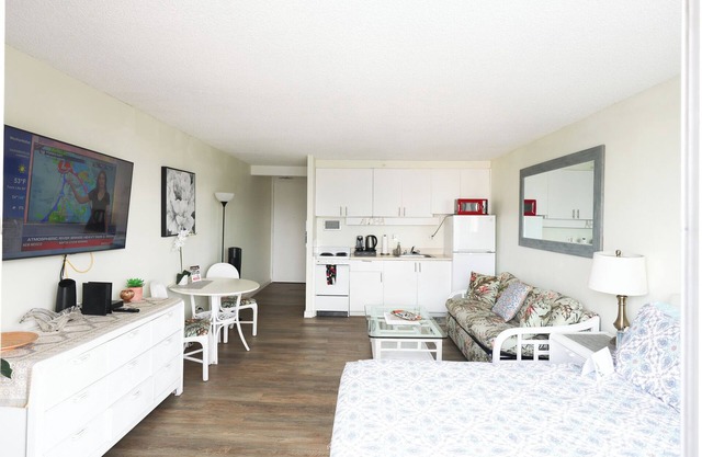 16 GUESTS , 4 X ❤️AWESOME STUDIOS❤️ , FREE PARKING, 5MIN TO OCEAN