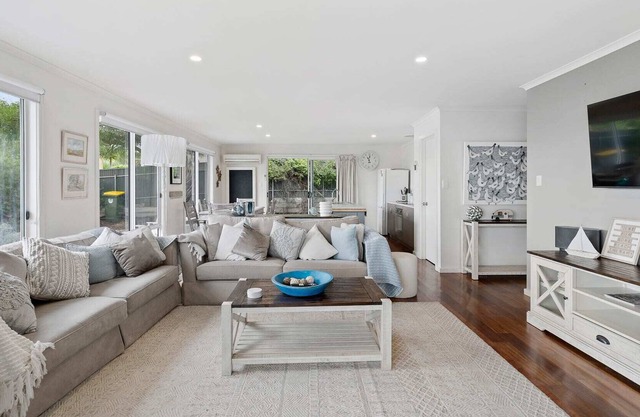 16 Watson Crescent, Port Elliot