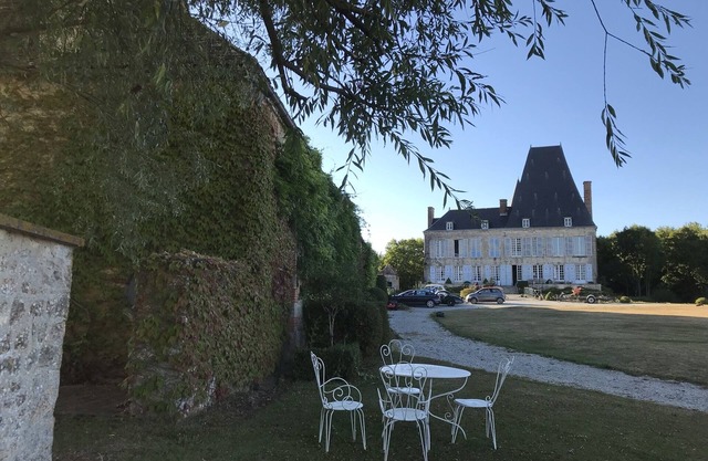 17th century estate surrounded by moats in the heart of the Regional Park