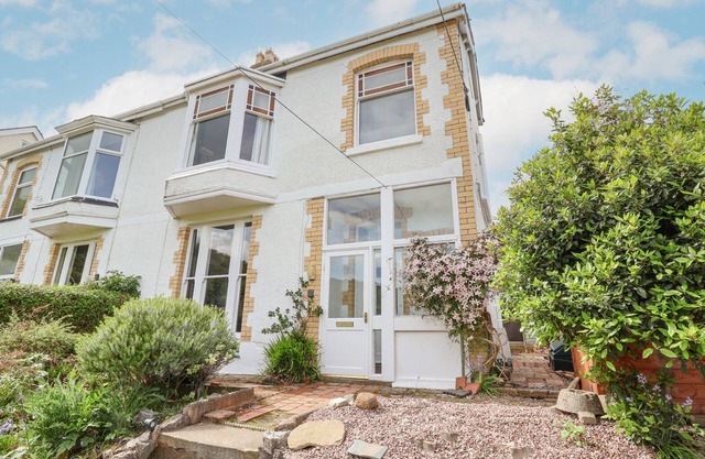 18 FFORDD TANRALLT, family friendly, with a garden in Prestatyn