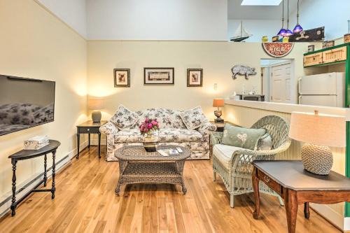 18 Mi to Crystal Mtn Couples Haven Near Lake