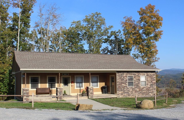 18-Person Cabin in the Mountains of Ocoee, TN!