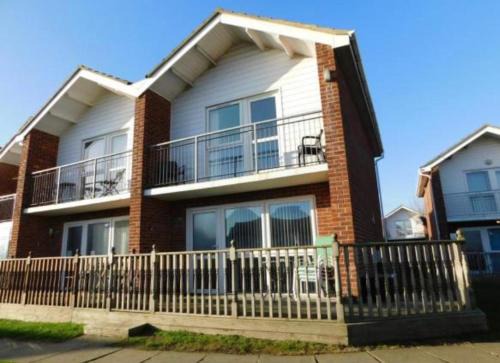 18, Waterside park, Fernly Holiday Home