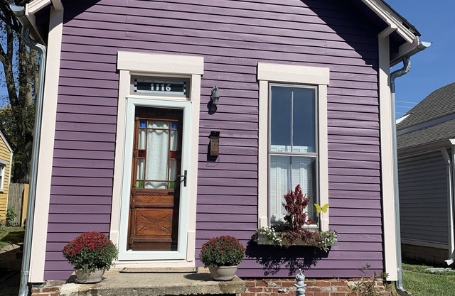 1870's Bungalow located in Fountain Square close to all Indy attractions.