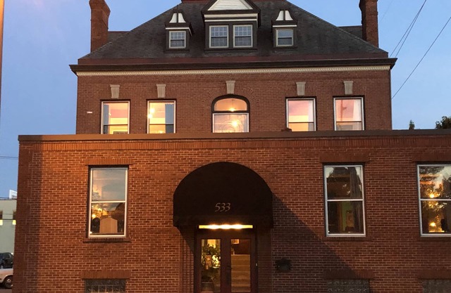 1880's Mansion with 3 Fireplaces, 12 bedrooms, Downtown historic area