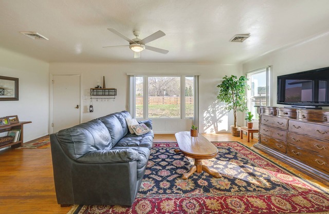 19 Mi to Sequoia Nat’l Park: Mtn-View Woodlake Gem