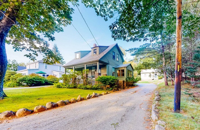 1906 Craftsman with fast WiFi, washer/dryer & nearby beach access