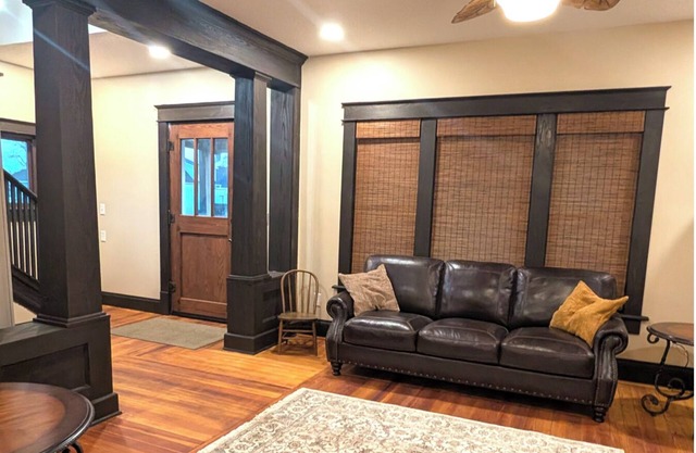 1920s Restored Home-walk to MSQC shops, Quilt Town USA