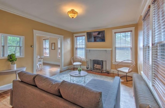 1927 Family Craftsman Cottage - Ideal Location