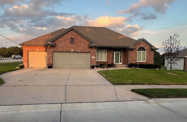 199 a night for Labor Day Weekend! Walk to Tiburon Golf!