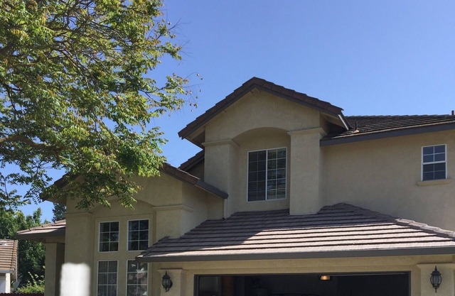 1994 built Large house 3/3/3 WiFI TV kitchen W/D Tons of Parking