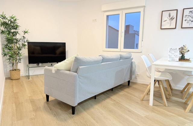 1A147 Solis Apartment