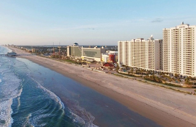 1BD/Daytona - Oceanfront Resort w/Pools, Nearby Attractions and Beaches!