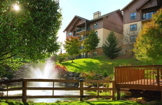 1Bed/1Bath - Smoky Mountains Resort! Stunning Views, Pools, and More!