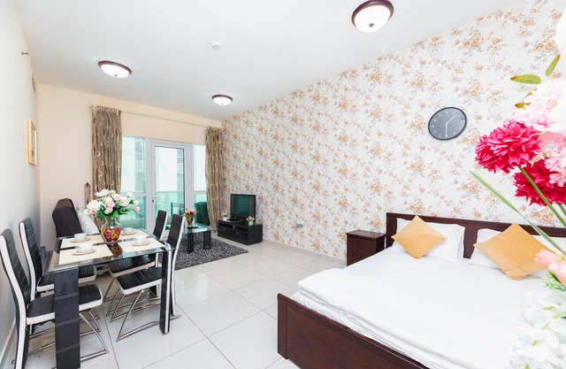 1bhk in Dubai Marina with a Huge Space of 6 Family Members